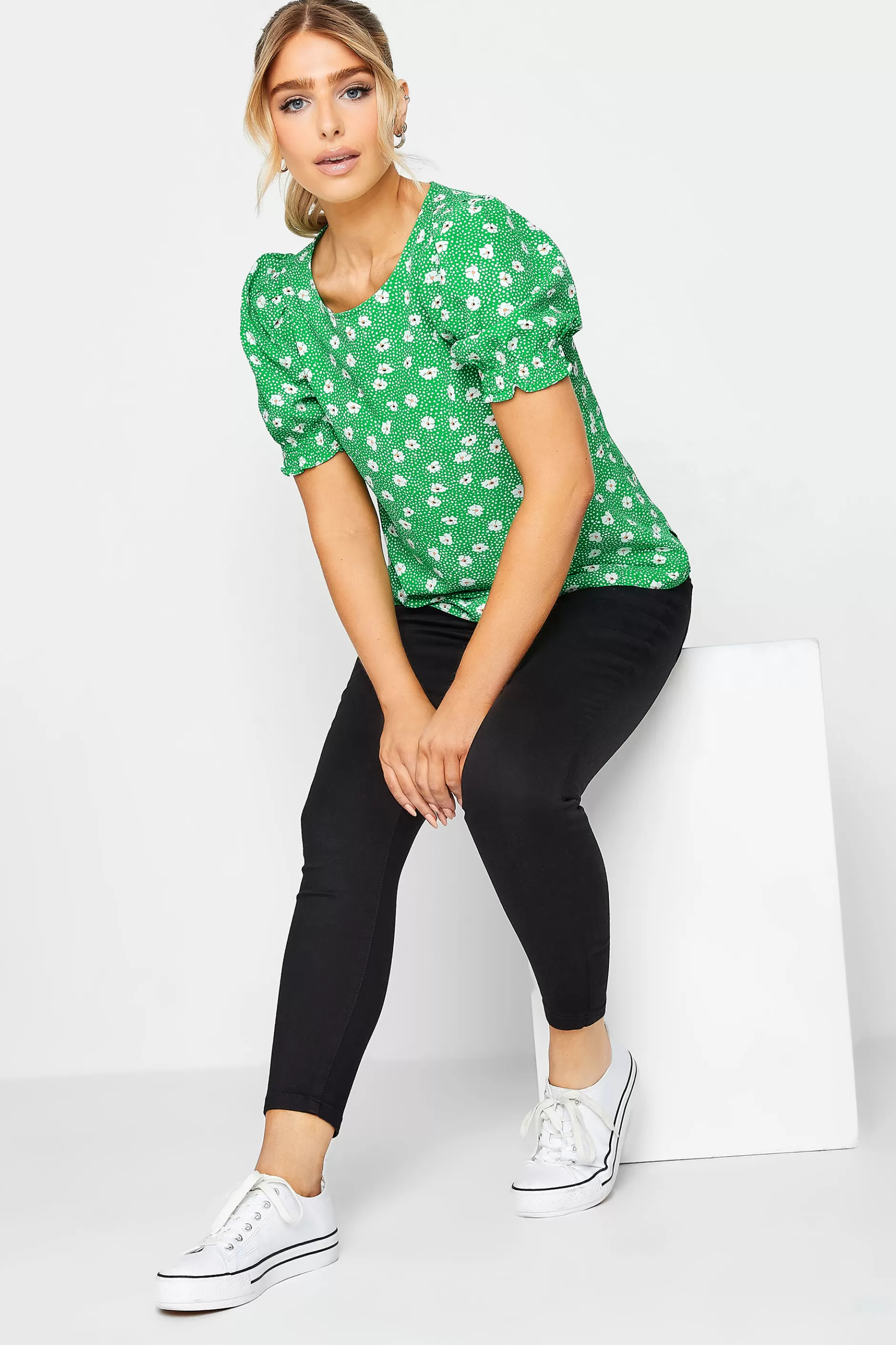 Women M&Co Short Sleeve Tops> Womens Green Daisy Print Blouse