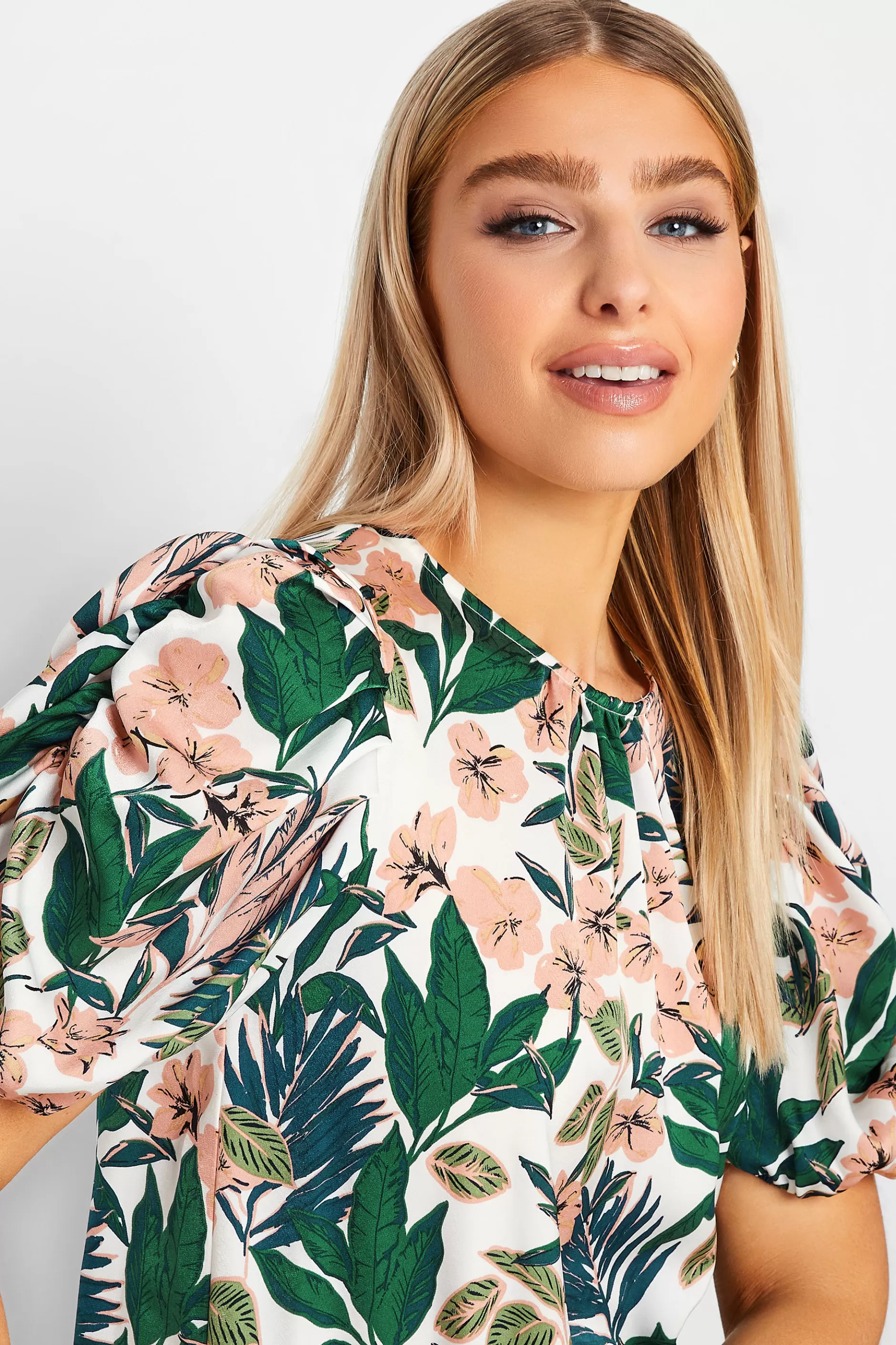 Women M&Co Short Sleeve Tops> Womens White Floral Print Puff Sleeve Blouse