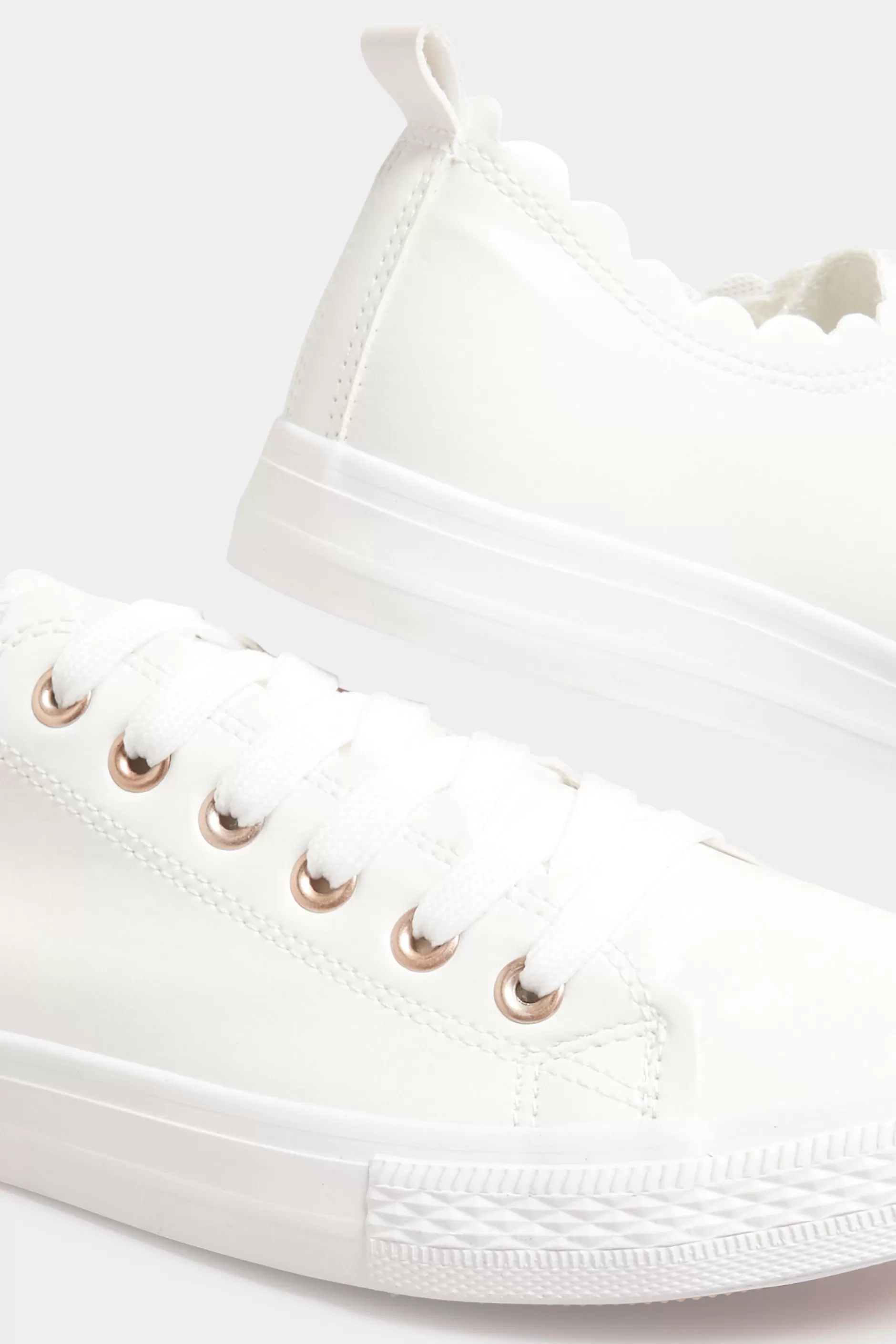 Women M&Co Trainers>Yours Yours White Scalloped Edge Trainers In Wide E Fit